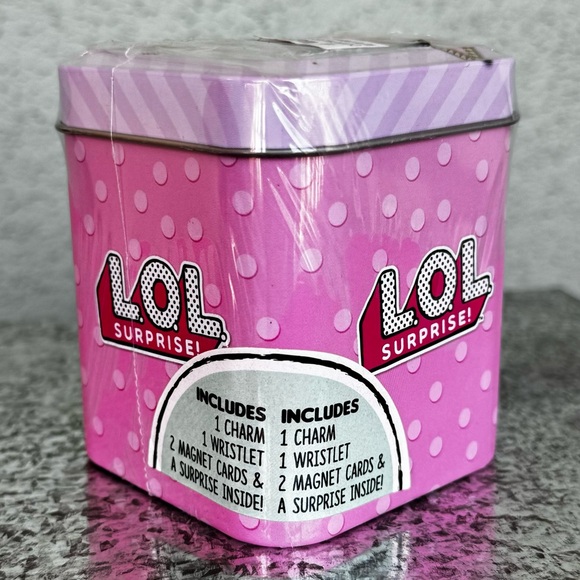 NEW! 2 L.O.L Surprise Mini Tin Fun Pack Charm Wristlet Magnet Cards & Surprise - Picture 4 of 8
